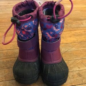 Little girls Columbia snow boots